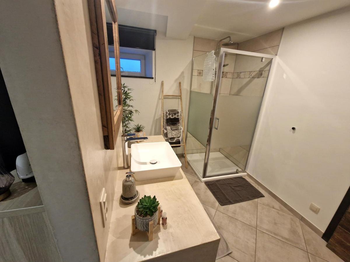 Le Twenty Bed & Breakfast Марш ан Фамен Екстериор снимка